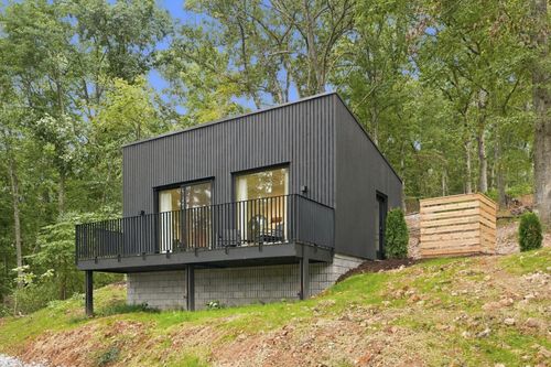 Birdhouses cabin with private deck in the trees